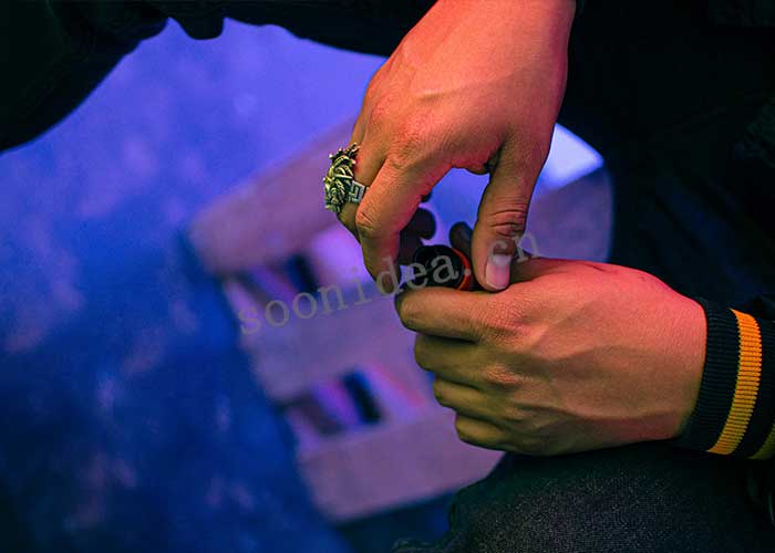 What is an electronic cigarette?